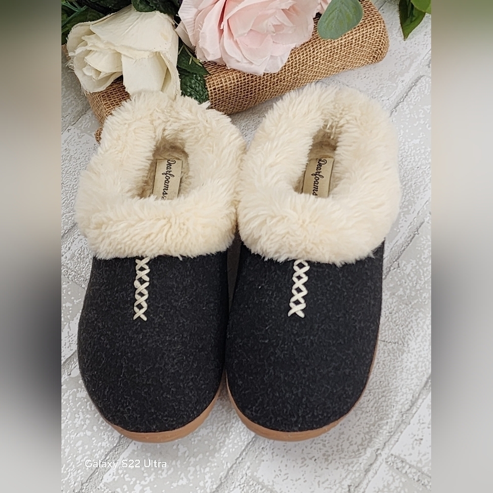 Dearfoams Black and Cream Women's Slippers